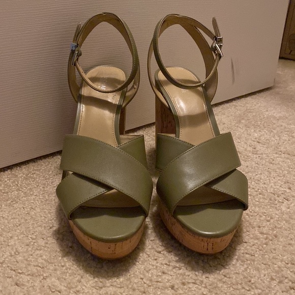 Michael Kors platform heels - Picture 2 of 6